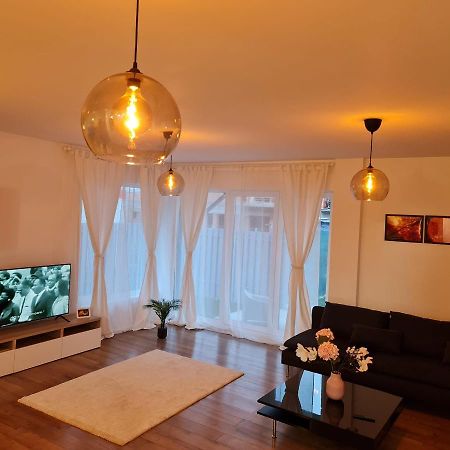 Galaxy Residence Villa Otopeni Kültér fotó