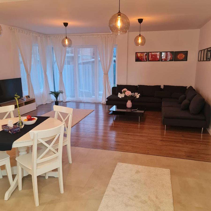 Galaxy Residence Villa Otopeni Kültér fotó