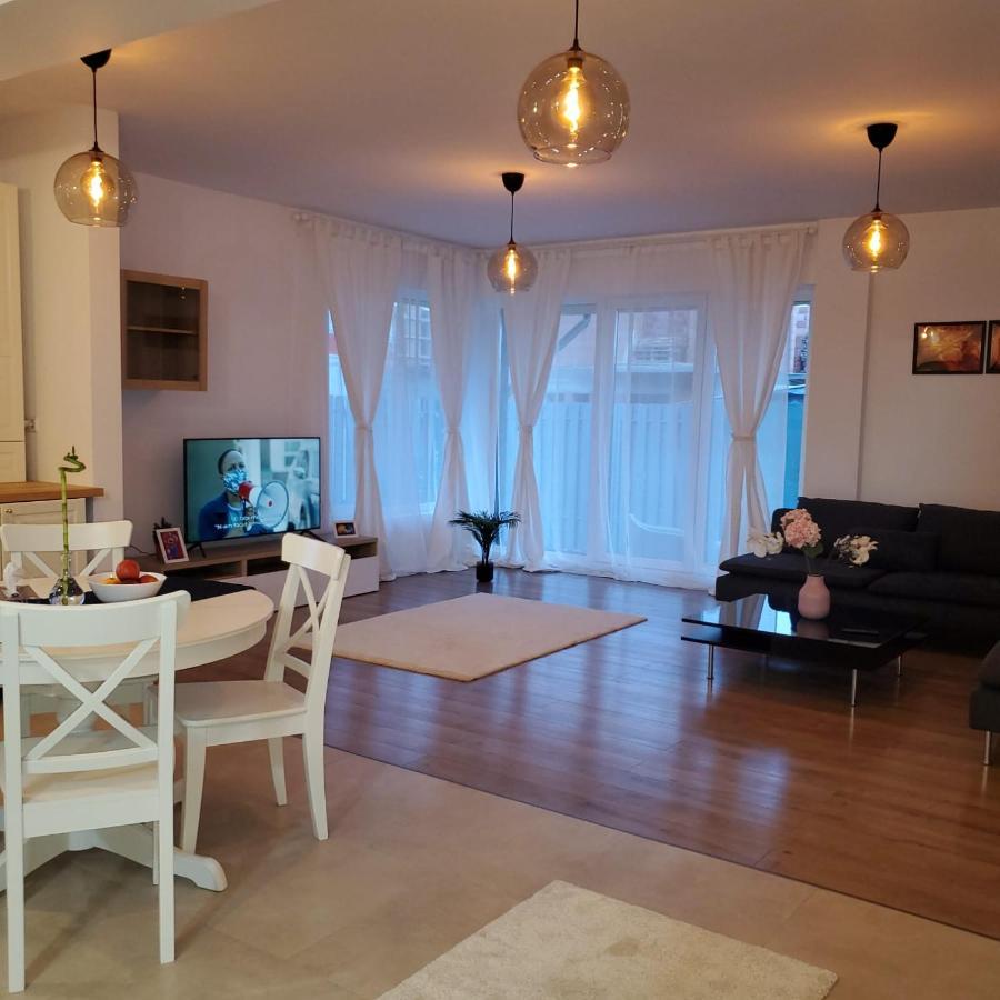 Galaxy Residence Villa Otopeni Kültér fotó