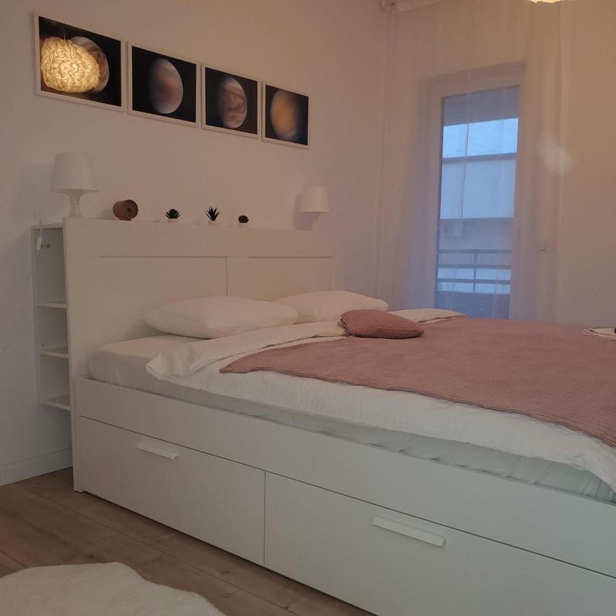 Galaxy Residence Villa Otopeni Kültér fotó